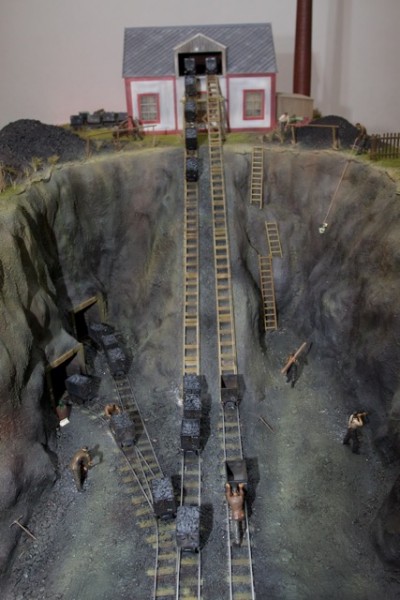 Model povrchové těžby uhlí počátkem 19.stol. v měřítku 1:35. 