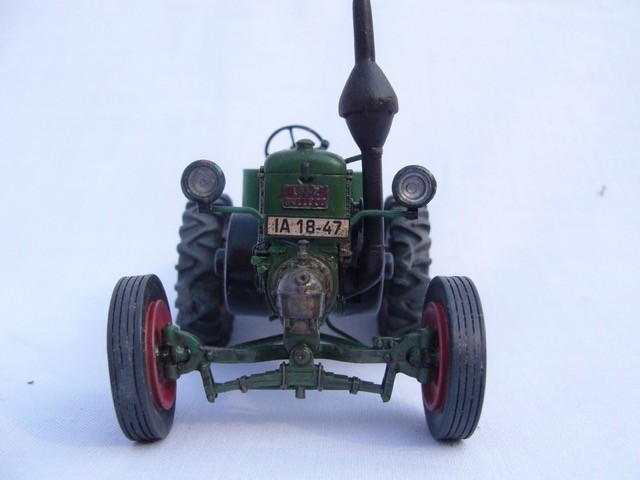  Model Lanz Bulldog v měřítku 1/35 stavěno pro soukromého zběratele.