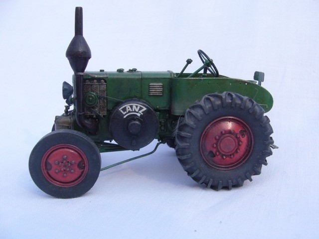  Model Lanz Bulldog v měřítku 1/35 stavěno pro soukromého zběratele.